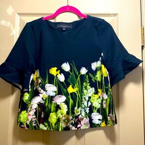 Victoria,Beckham size xs woman’s top flower print on black